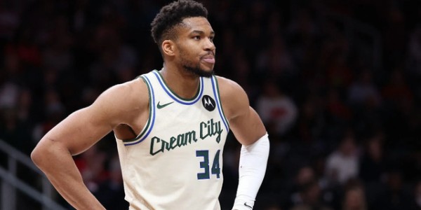 电竞世界杯-字母哥沮丧情绪达到顶点！雄鹿紧张氛围前所未有 内部有分裂苗头|吉安尼斯·安特托孔波|Shams|密尔沃基雄鹿队|篮板|扬尼斯-阿德托昆博_新浪体育_新浪新闻