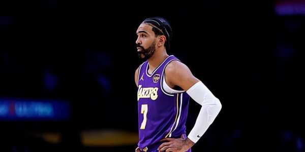 太理想化了吧？湖人球迷真的指望毫无得分能力的替补后场拯救球队